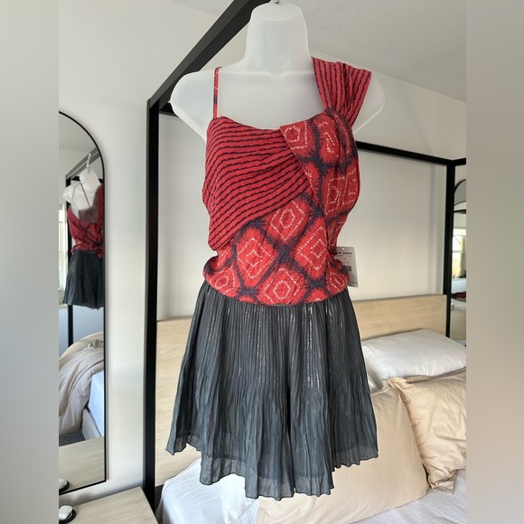 New Free People Medium Bohemian Asymmetrical Call On Me Top in Red/Navy - Picture 3 of 11